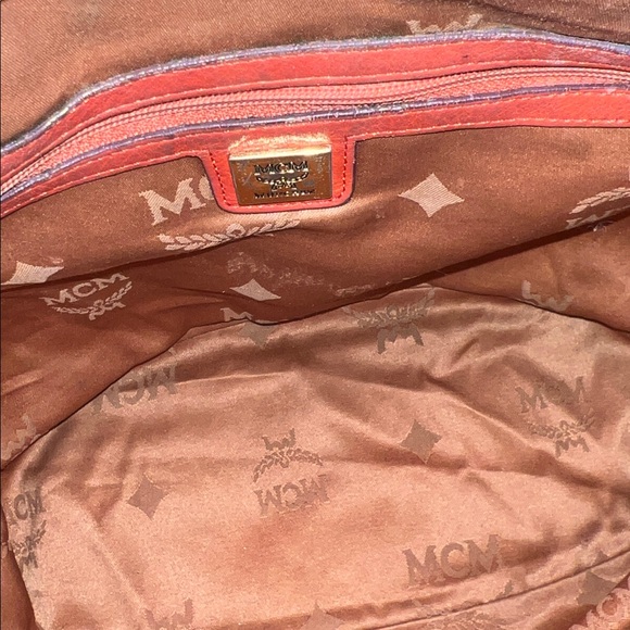 MCM HOBO SHOULDER BAG with LOCK AND KEY.  GUC - Picture 12 of 17